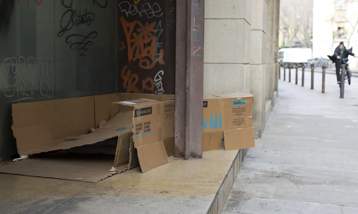 El 69% de les persones que viuen al carrer no tenen ingressos i tenen moltes dificultats per arribar als serveis socials, segons Arrels Fundació.