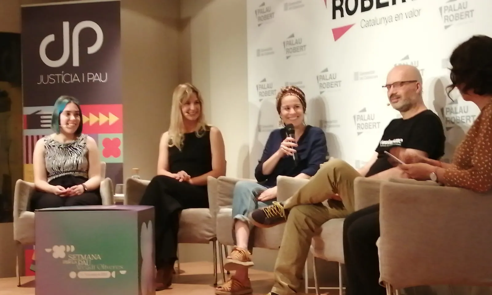 La 'Setmana per la Pau' es va presentar en un acte públic al Palau Robert de Barcelona.