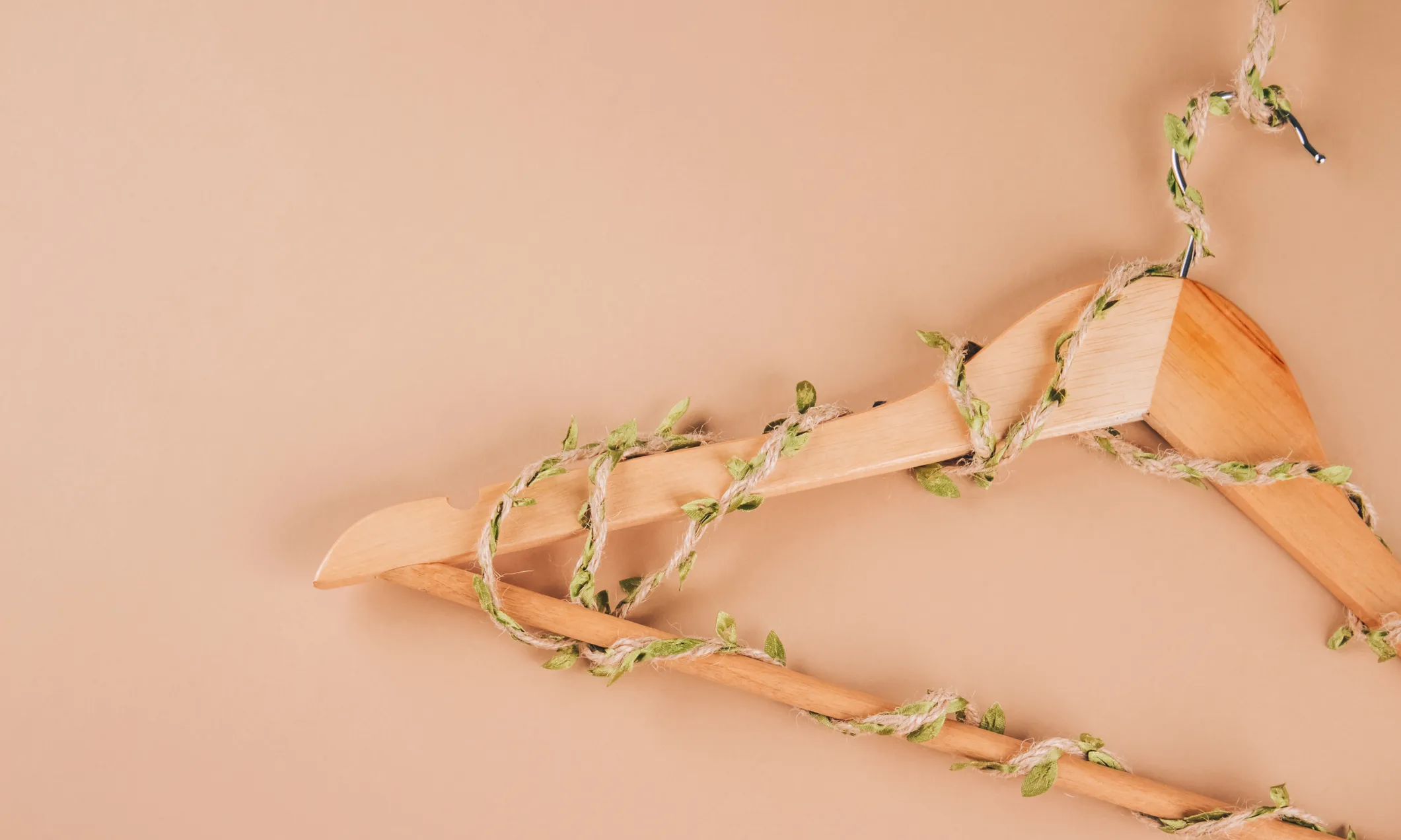 Coneixes la diferència entre els conceptes 'moda ètica' i 'moda de segona mà'? Saps que és la cosmètica natural? T'ho expliquem en aquest glossari. Font: iStock.