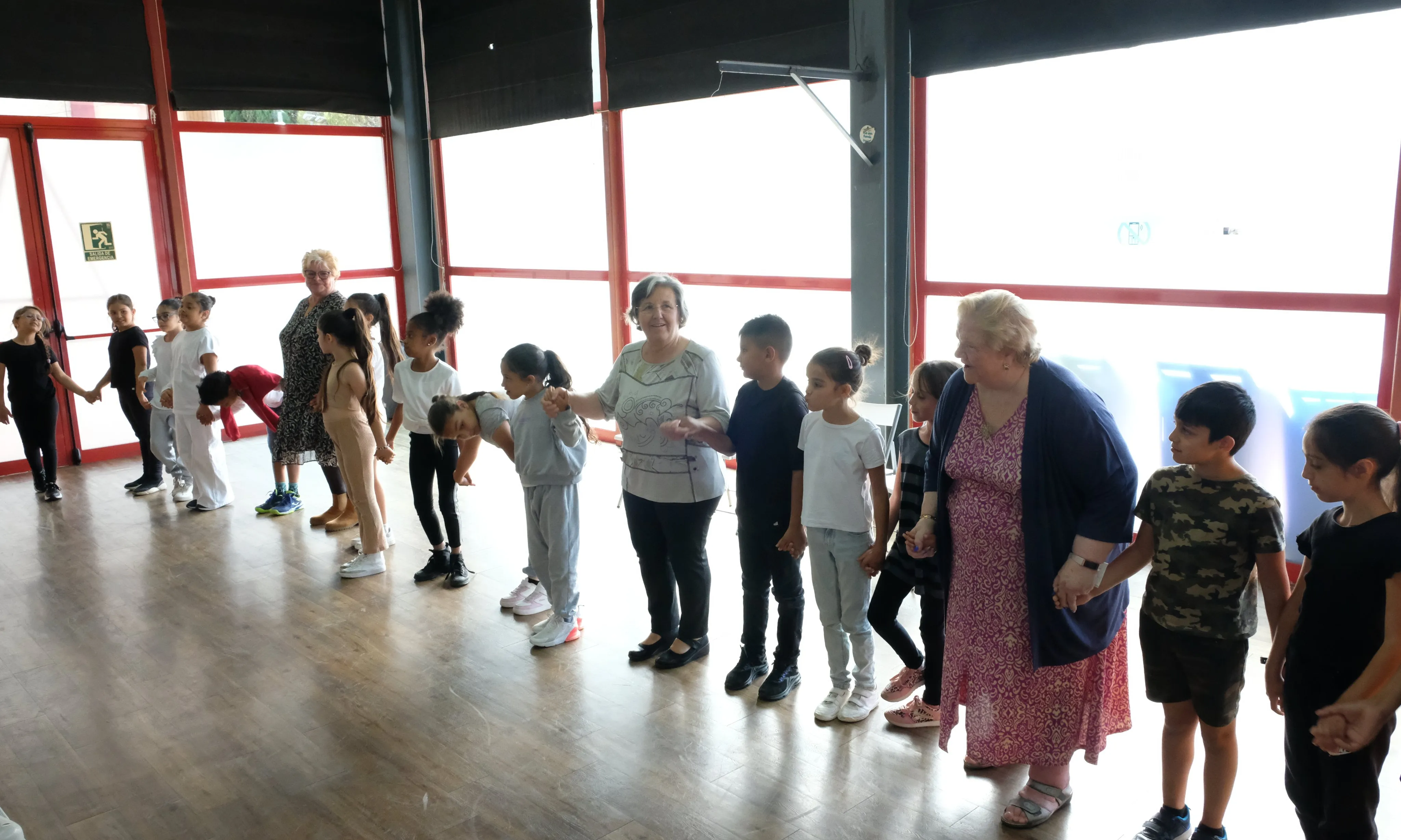 Representació del projecte ‘Art Salut Intergeneracional’ de Plàudite Teatre al Centre Cívic Gornal. Font: Plàudite Teatre.