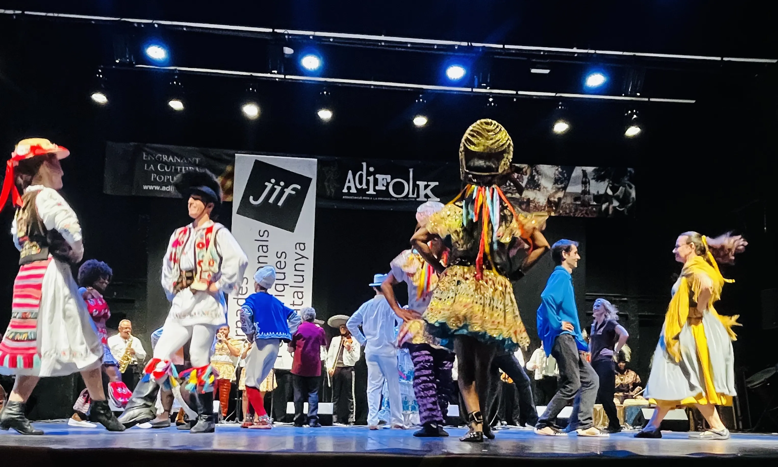 Enguany, els grups internacionals que participen en les jornades venen d'Argentina, Eslovàquia i Turquia, i el grup català és l'esbart Som Riu de Sant Fruitós de Bages.