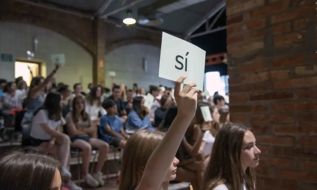 L'acord entre EscolesCoop i ESSpurna cerca potenciar les cooperatives d'alumnes.
