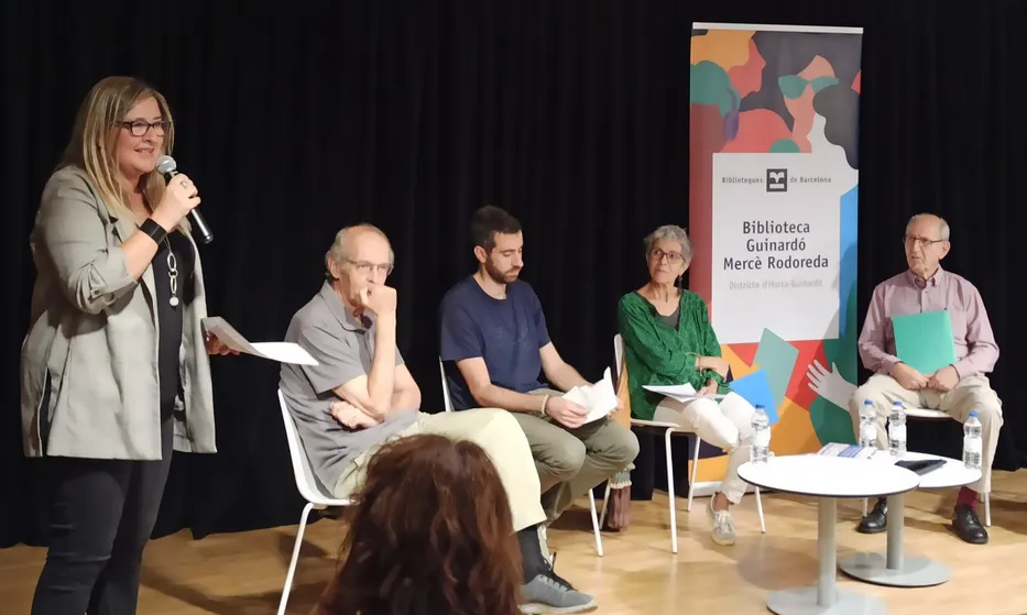 Imatge de la inauguració del cicle 'Tardor de Pau' de l'any passat a la Biblioteca Mercè Rodoreda. Font: Servei d'Interculturalitat d'Horta-Guinardó.