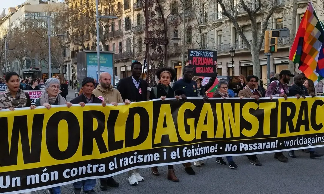Fotos de la Marxa de la solidaritat: Prou racisme. Aturem l’extrema dreta.
