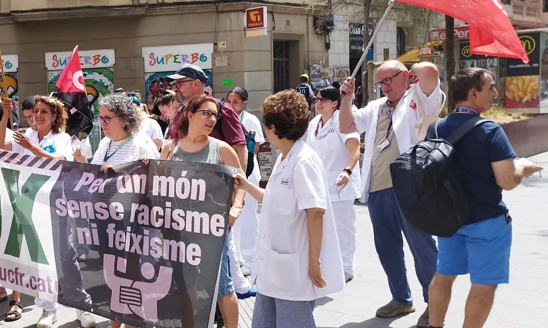 Mobilització de sindicats de l'Hospital Clínic contra l'auge de Vox.