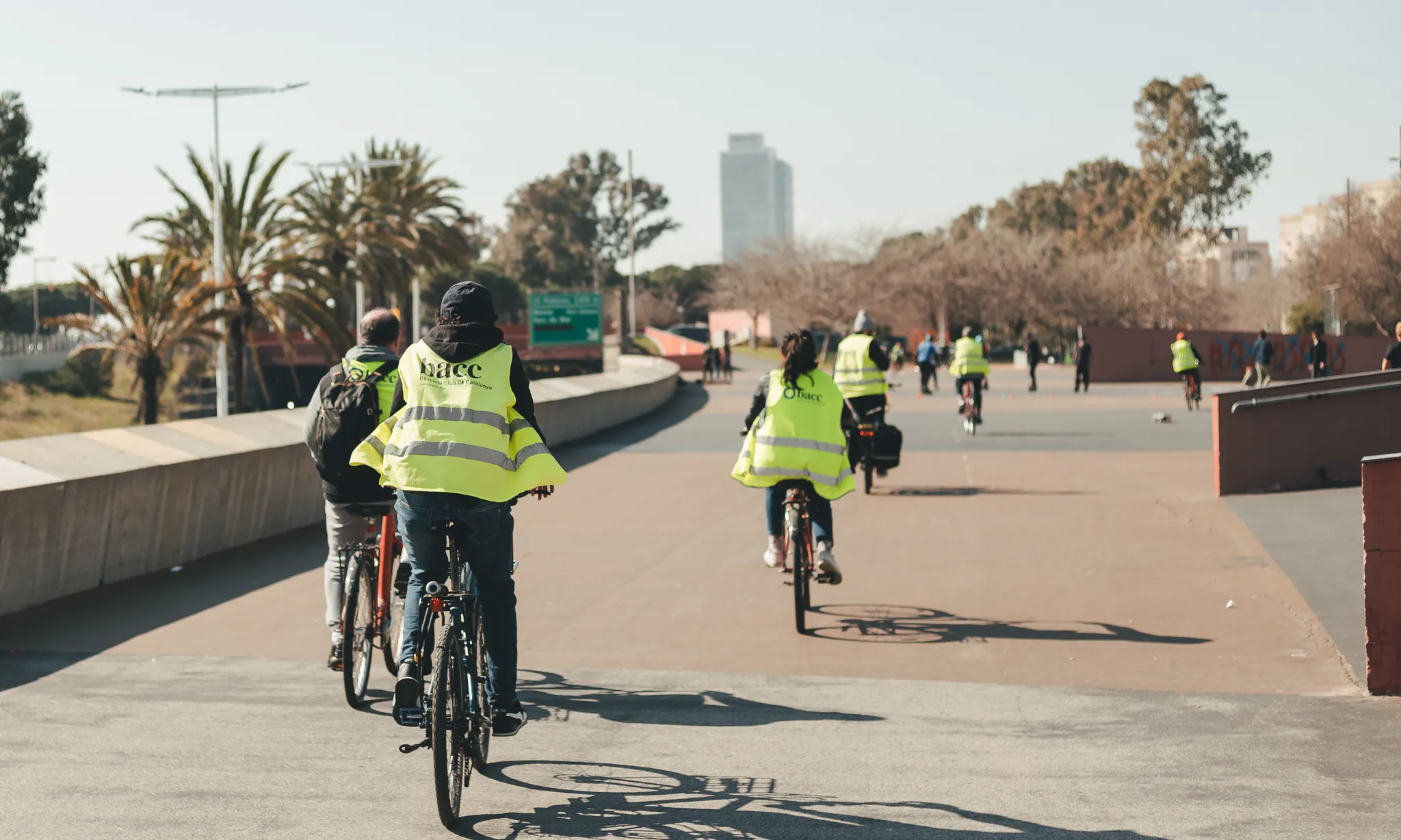 La campanya 'Pedala i Reporta!' ha estat impulsada per Bicicleta Club de Catalunya (BACC), en col·laboració de la plataforma BiciZen i el suport de l'Ajuntament de Barcelona. Font: BACC