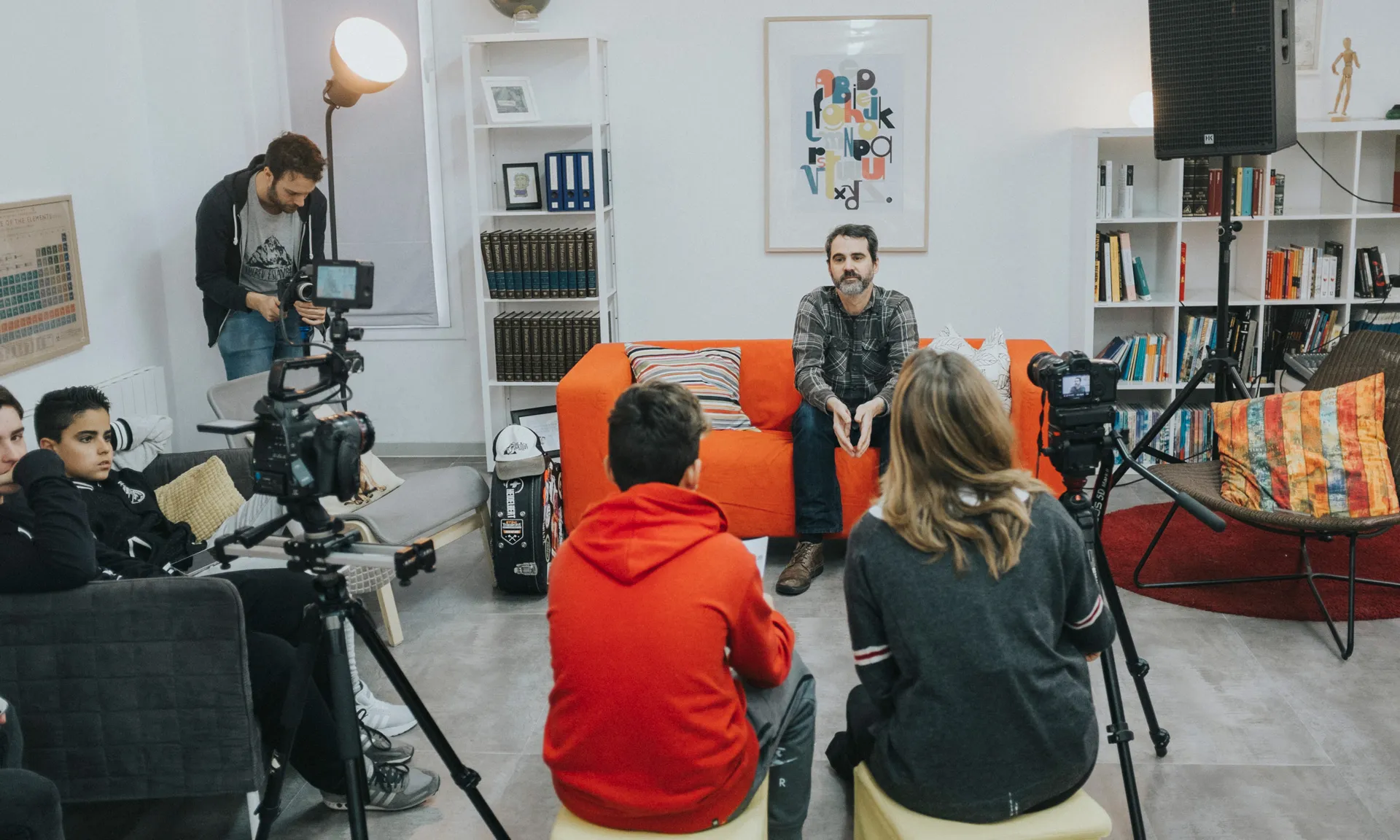 BitLab és una entitat sense ànim de lucre que lluita per a democratitzar l’accés a la cultura i la innovació a través de projectes comunitaris.