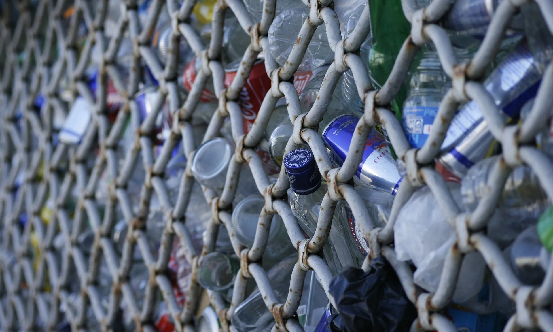 'Plastívoros' inclou deu propostes per "desplastificar la vida".