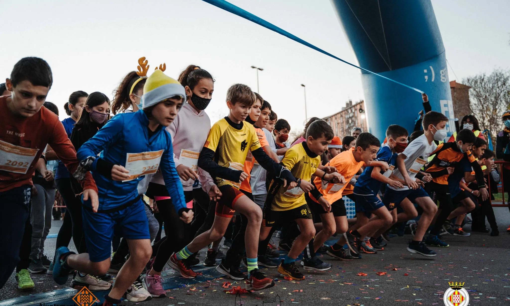 El moment de la sortida d'una edició de la Sant Silvestre de Girona.
