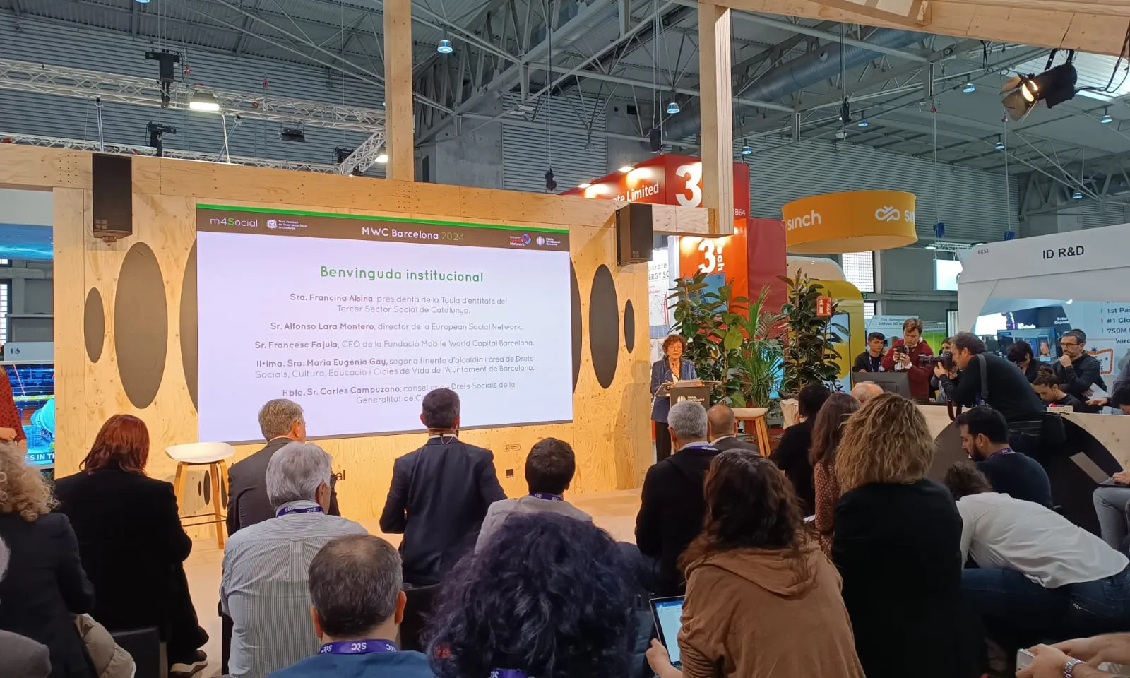 Francina Alsina a la benvinguda institucional.