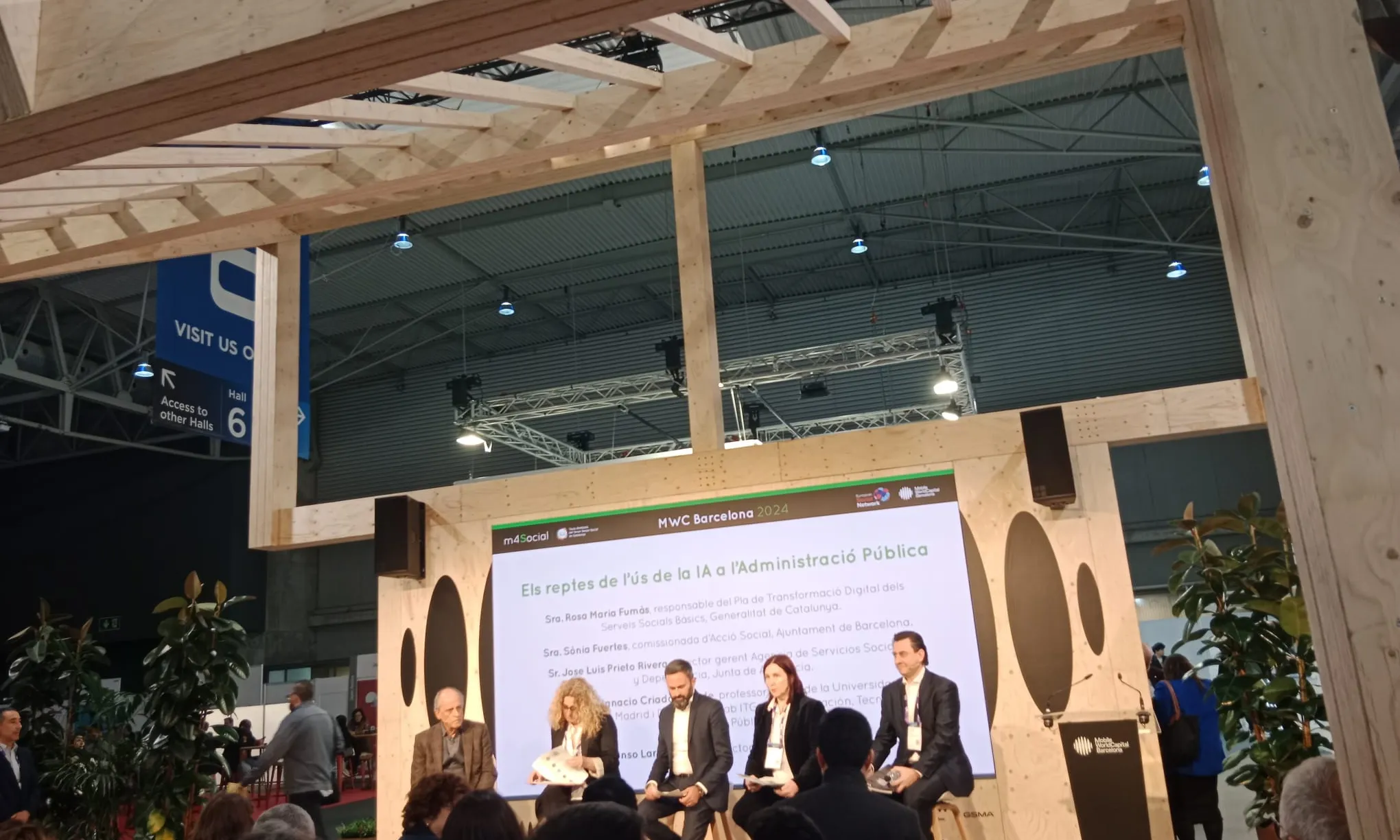 Integrants de la primera taula. 