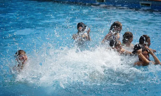 Infants a la piscina