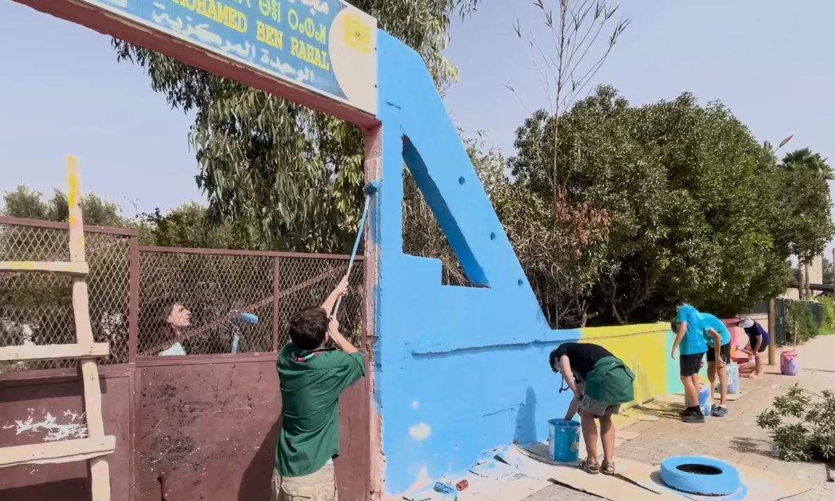 Joves del cau de la Garriga ajuden a la restauració d'una escola al Marroc