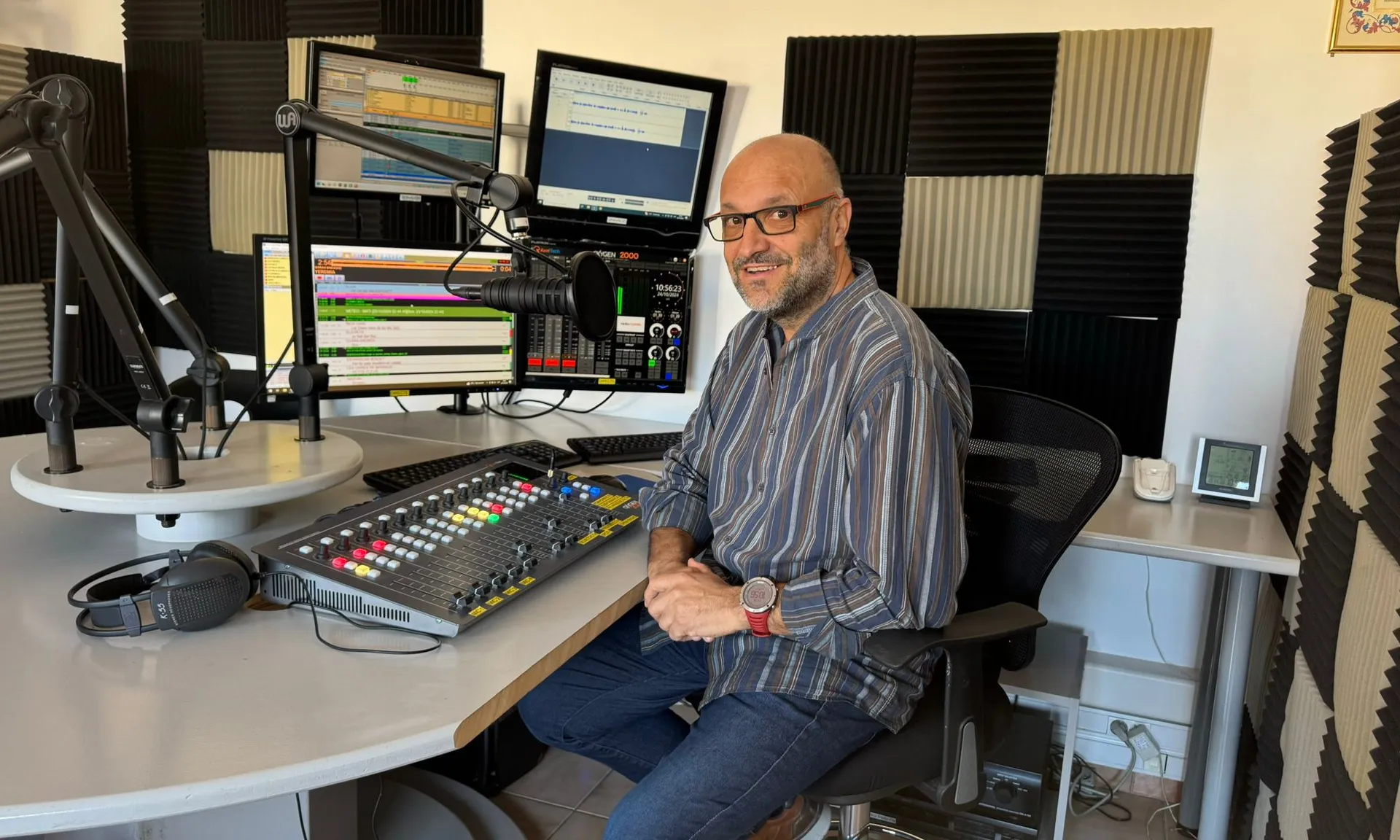 L'Albert Noguer és el director de Ràdio Arrels. 