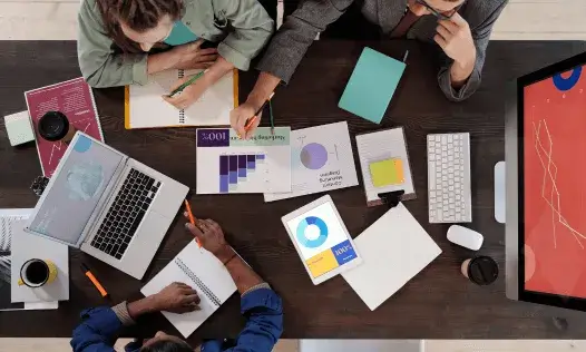 Els estatuts poden marcar el període en el qual s'han de presentar els comptes. Font: Canva.