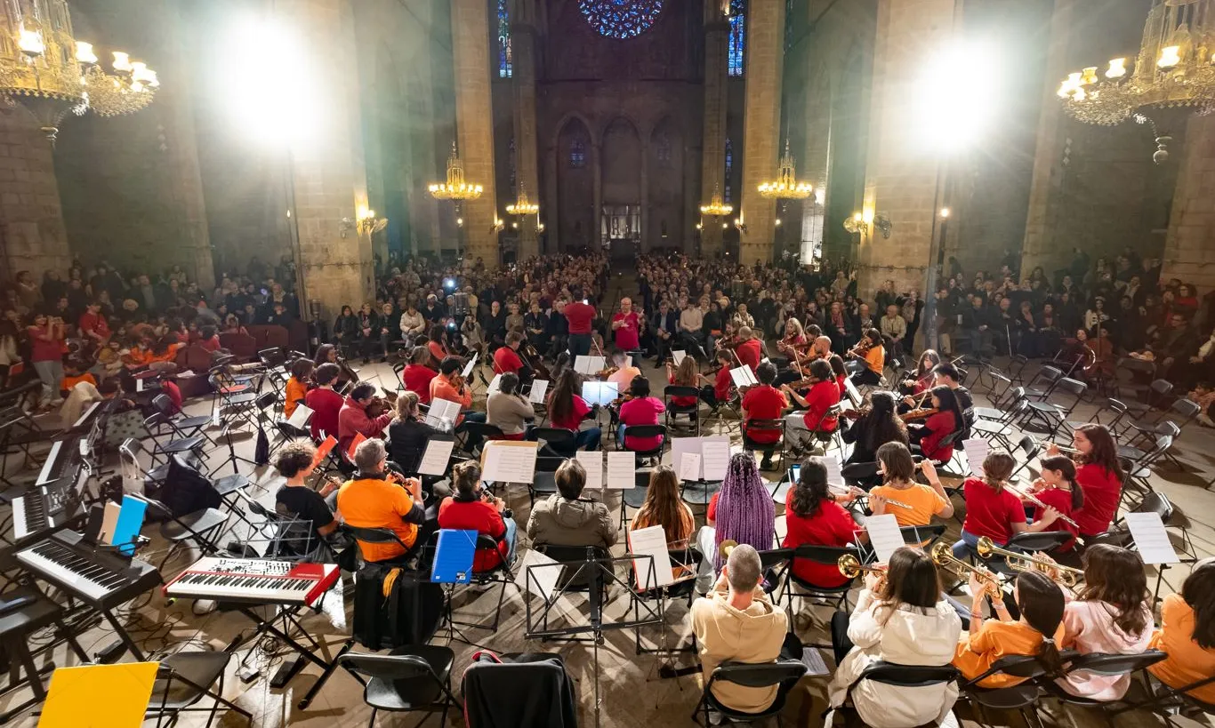 Un concert de la Riborquestra a la Basílica de Santa Maria del Mar.