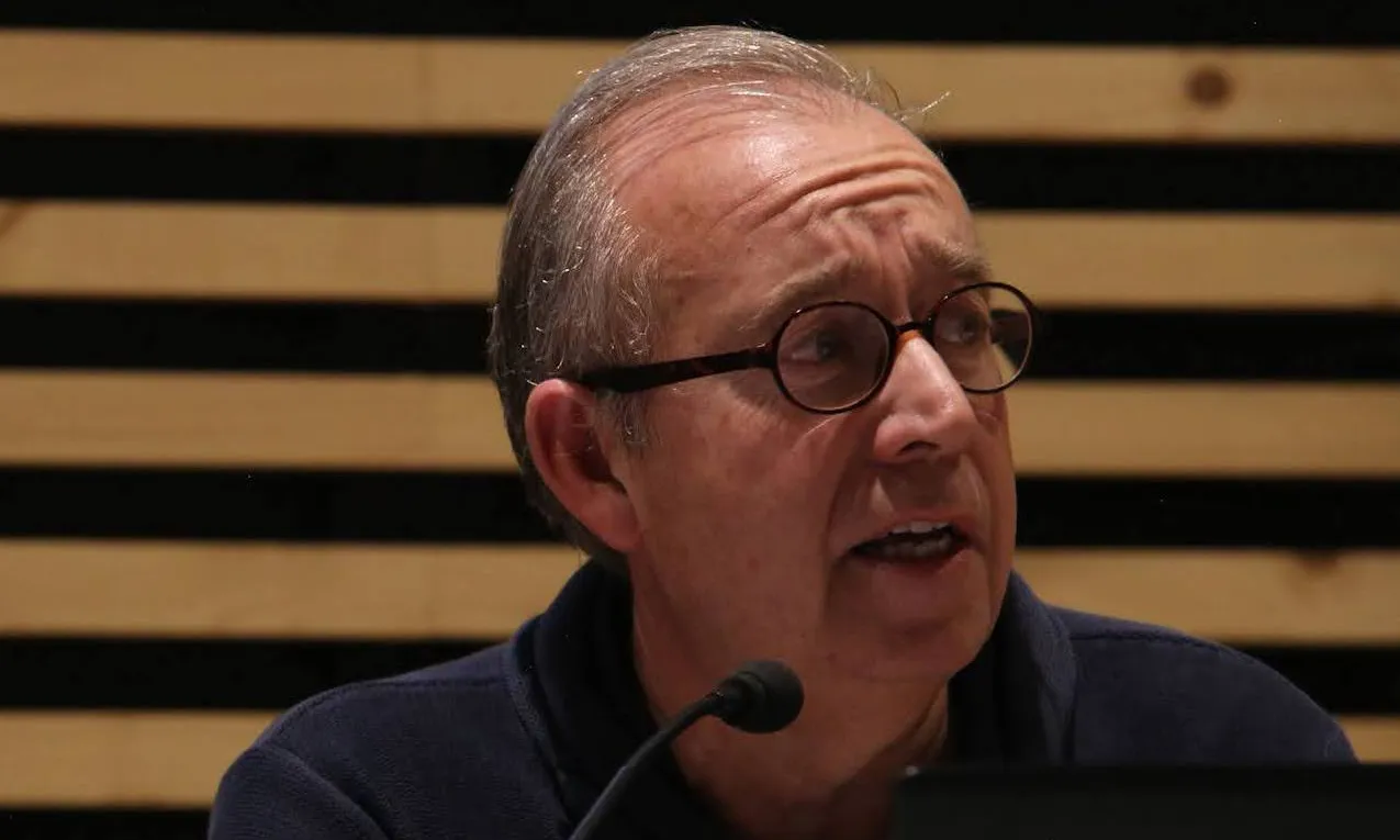 Valls aprofundeix en els efectes negatius del procés de turistització que viuen moltes ciutats, com Barcelona.