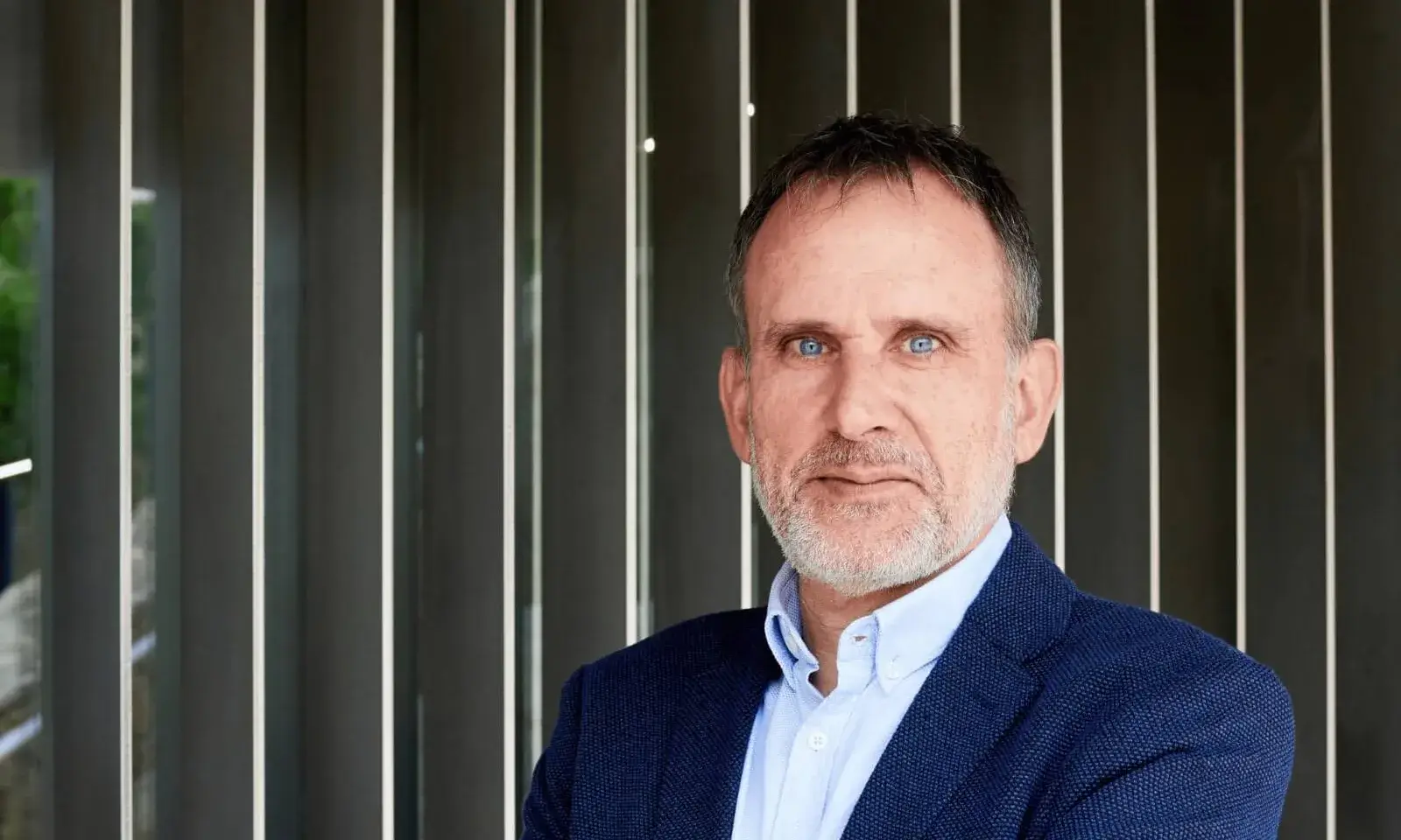 Lluis Garcia mirant a càmera.