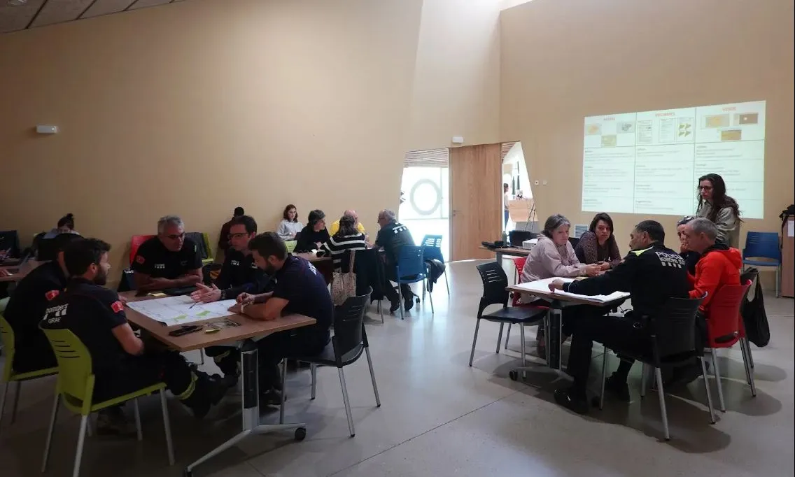 Taller de formació a personal tècnic i d'emergències de la comarca per saber les seves necessitats de cara a la gestió del risc natural i poder oferir un millor producte resultant del projecte.