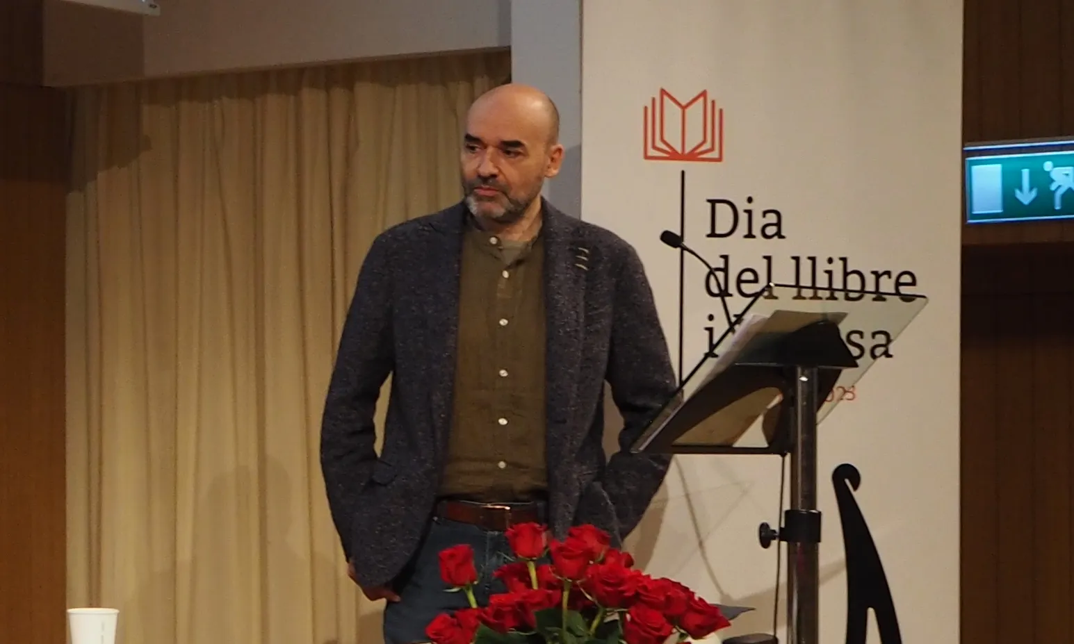 Marià Marín, president del Gremi de Llibreters de Catalunya, al faristol.