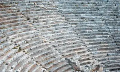 Grades d'un amfiteatre antic d'estil romà