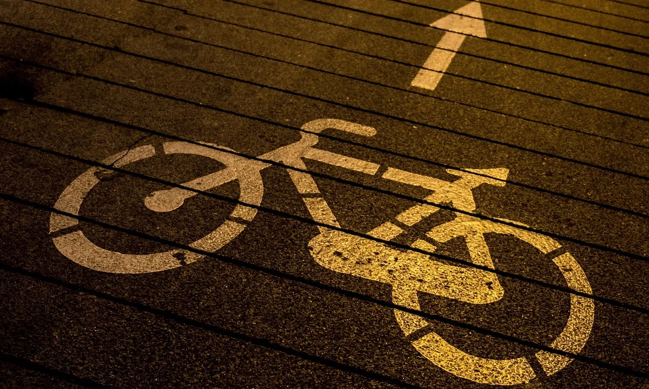 La bicicleta és el mitjà predominant, utilitzat per prop del 74% de les persones usuàries.