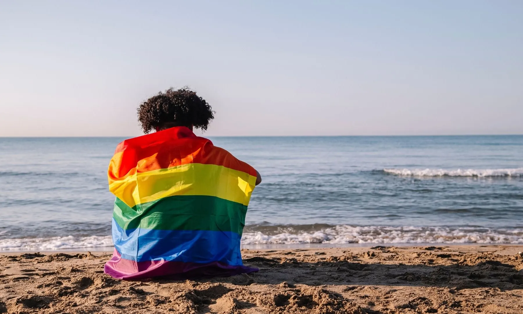 Elaborar un pla LGBTI+ és essencial per garantir la igualtat i prevenir discriminacions dins les entitats, integrant la diversitat sexual, afectiva i de gènere en la seva cultura i serveis.