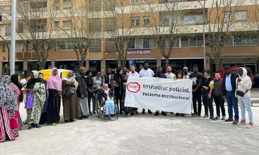 Una concentració del col·lectiu contra la brutalitat policial i el racisme institucional.