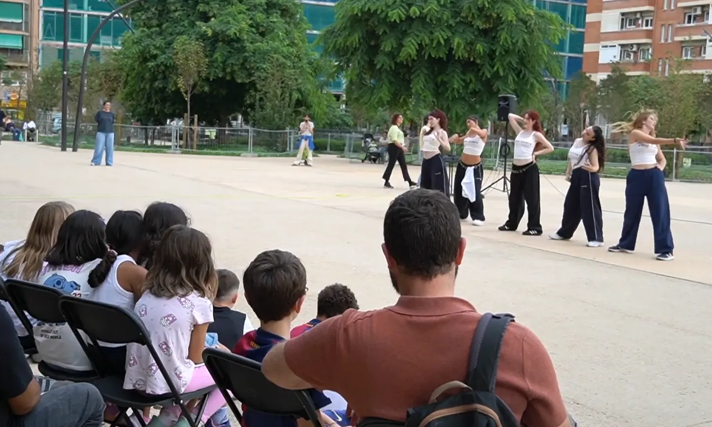 Portada del vídeo 'Recuperar la comunitat a internet'