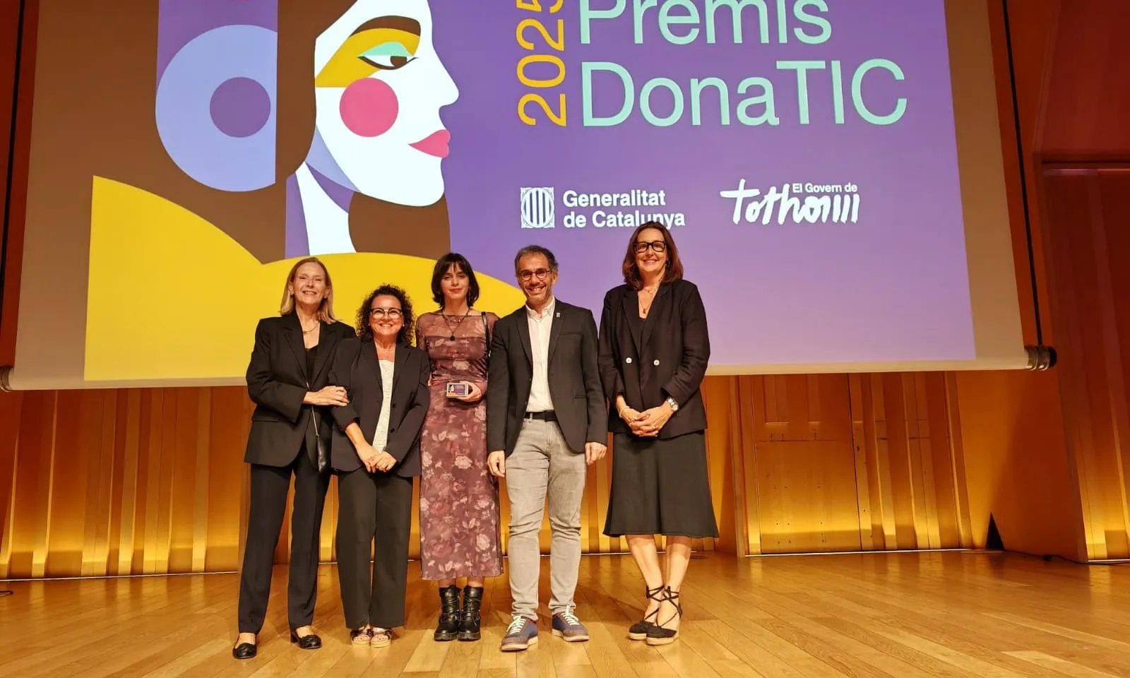 Lúa Trevín durant l'entrega dels Premis DonaTIC.