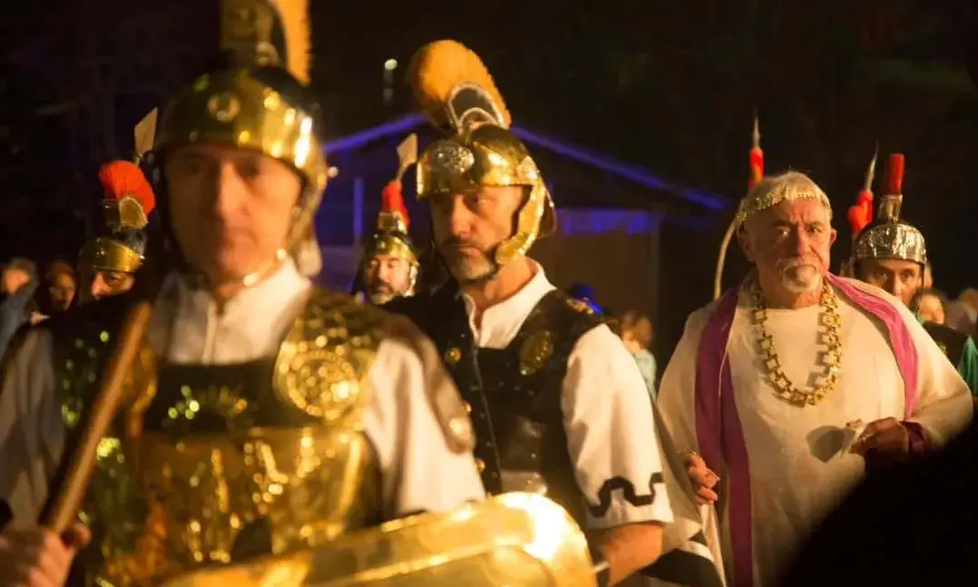 La temporada de pessebres vivents és possible gràcies al treball de moltes associacions locals i grups de voluntariat.