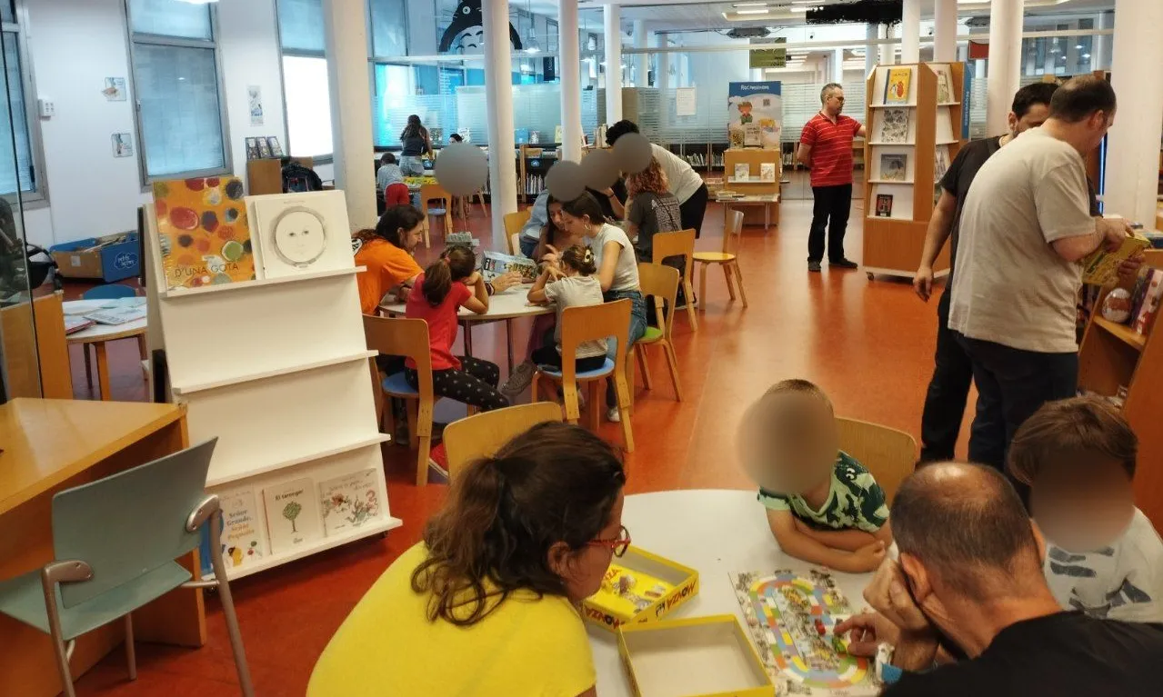 Tots els divendres a la tarda, l'associació obre la seva ludoteca al públic general i organitza partides de rol de taula.