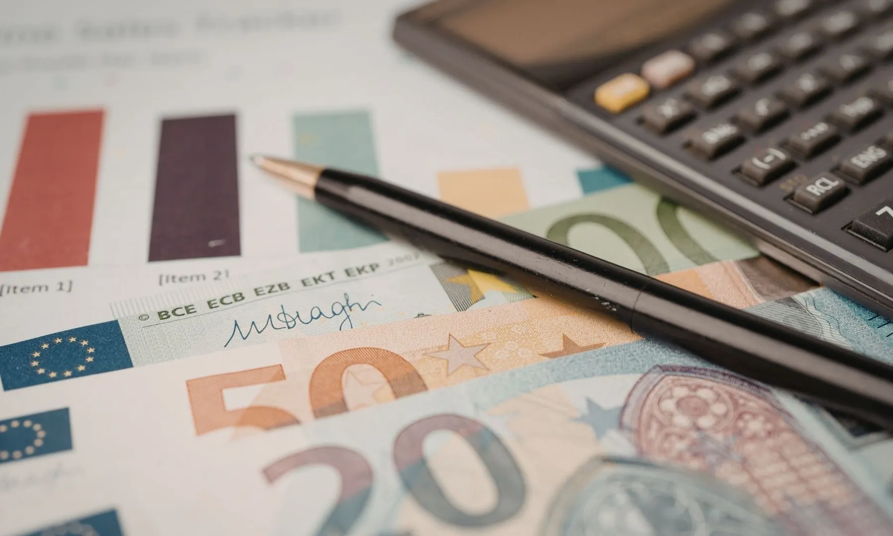 Bitllets i una calculadora. 