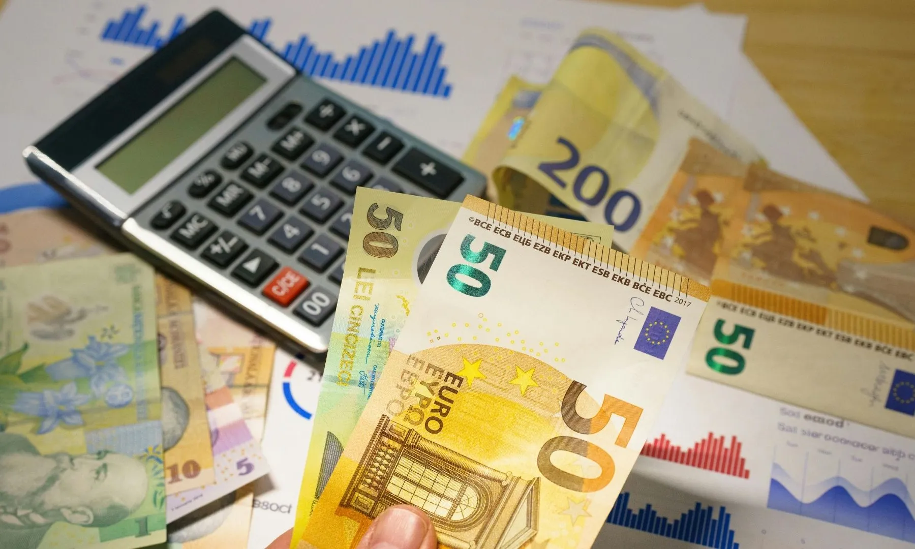 Bitllets i una calculadora. 