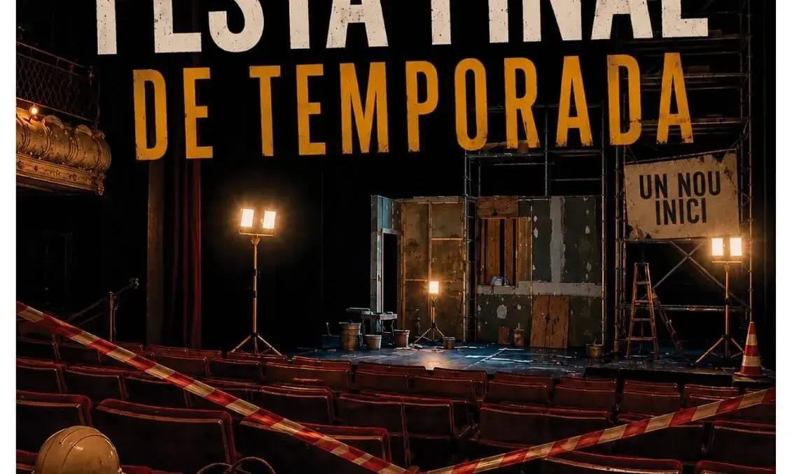 Cartell on es mostra el teatre d'El Círcol en obres per a la seva remodelació