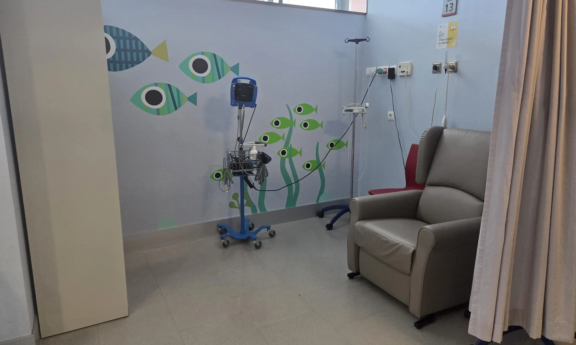 Sala d'Oncologia decorada per Maya's Illusion
