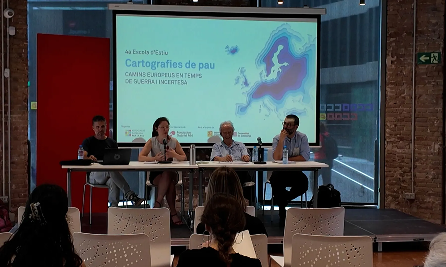 Quatre ponents oferint una conferència en el marc de la 4a Escola d'Estiu de l'Associació Catalana per la Pau.