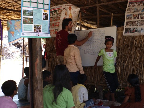 En Marc Comas, donant classes a Birmània.