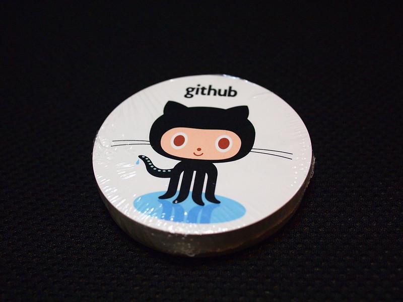 GiHub és una aplicació que permet controlar les versions dels vostres projectes. Imatge de othree. Llicència d'ús CC BY 2.0 Font:  othree. Llicència d'ús CC BY 2.0