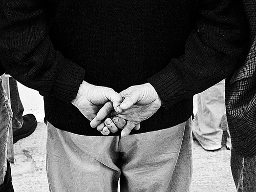Home amb les mans a l'esquena_SiD_Flickr