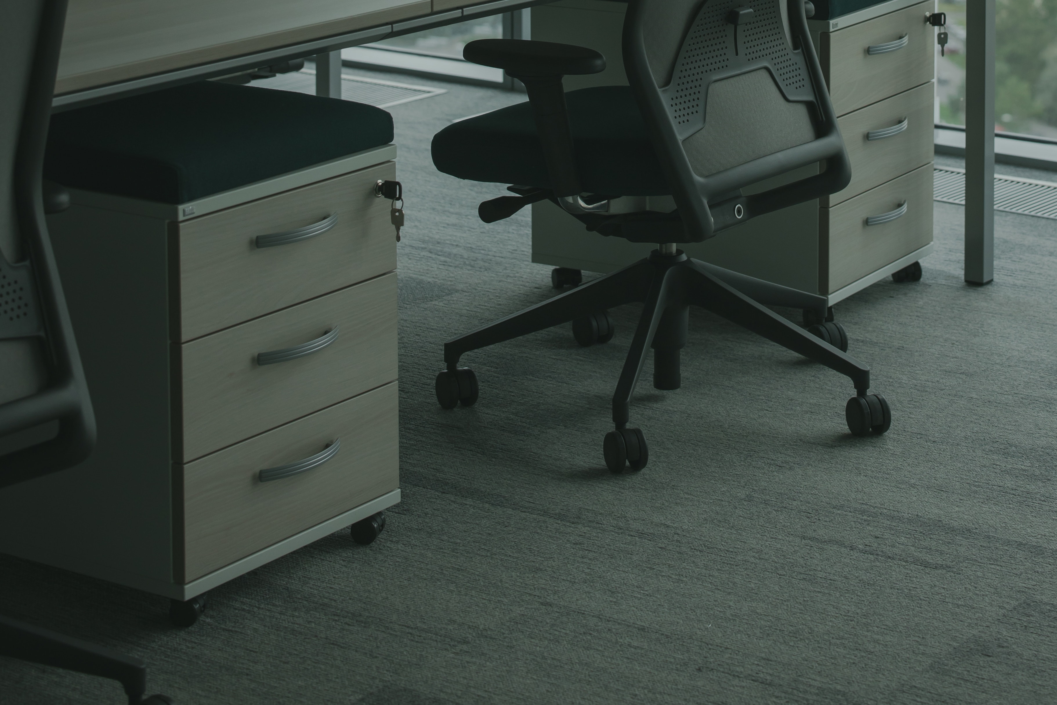 Taula i cadira d'escriptori de feina. Font: Pexels - cottonbro studio