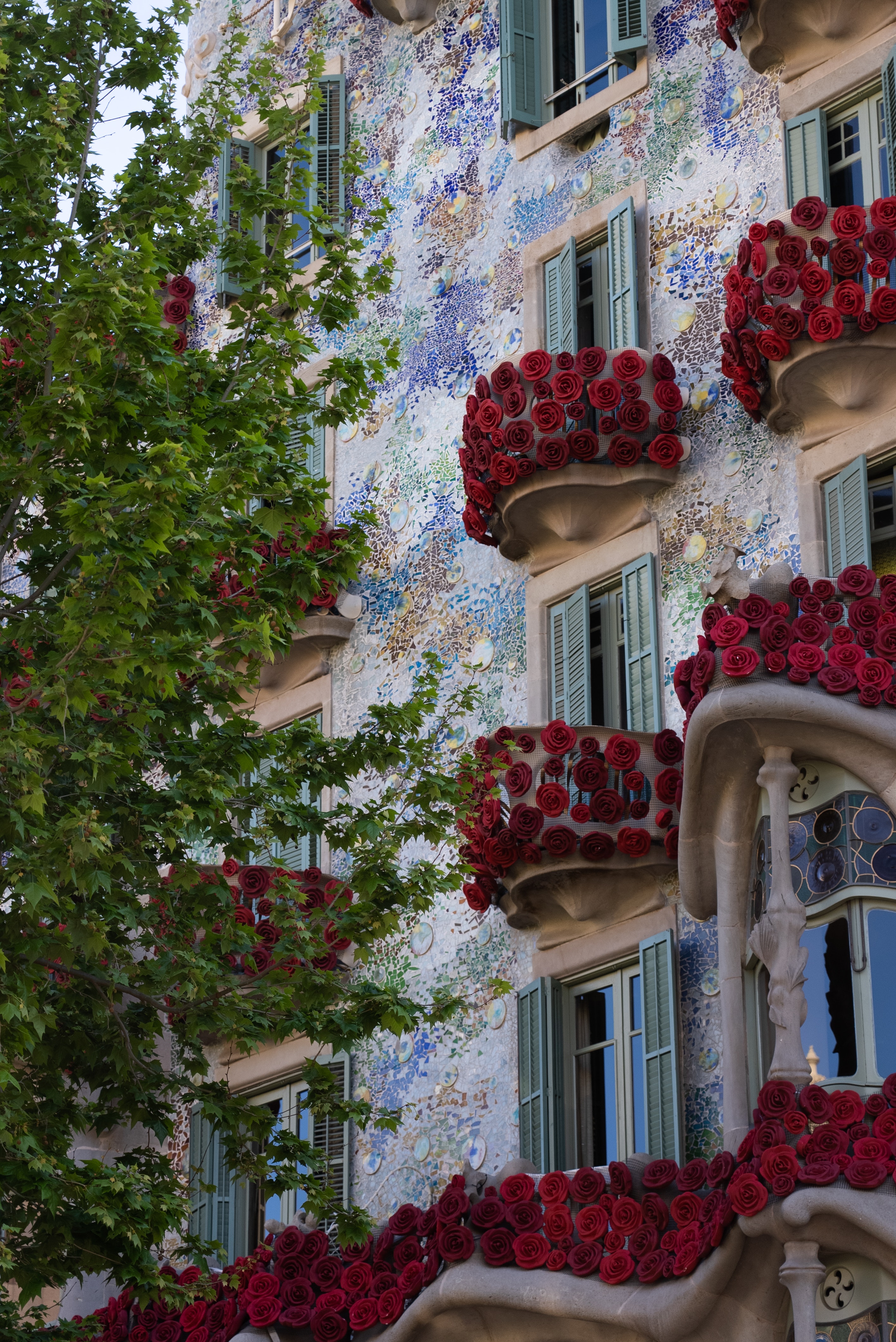 Casa Batlló per Sant Jordi. Font: Pexels - Dario Fernandez Ruz