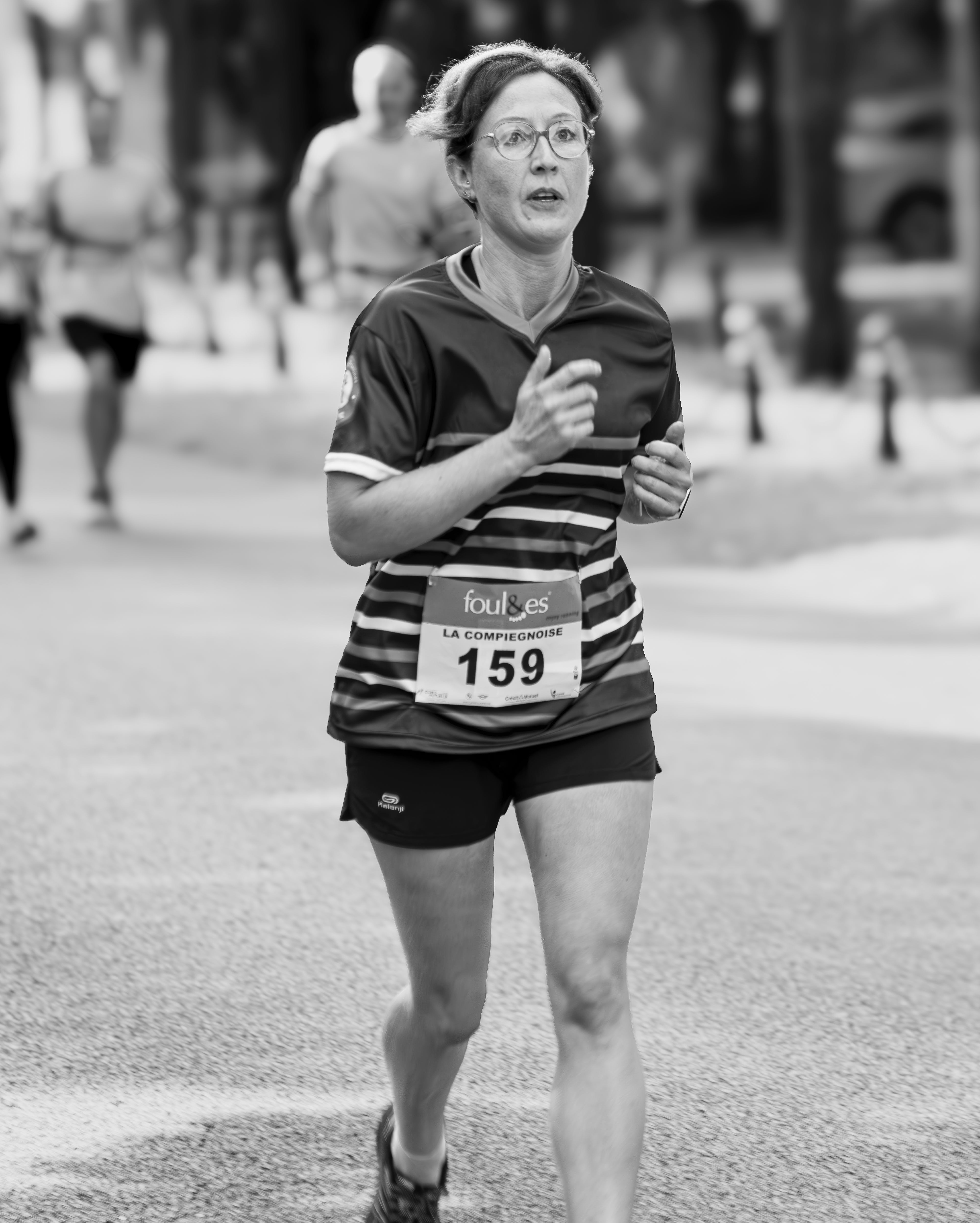 Persona fent una cursa. Font: Pexels - Jean Marc Bonnel