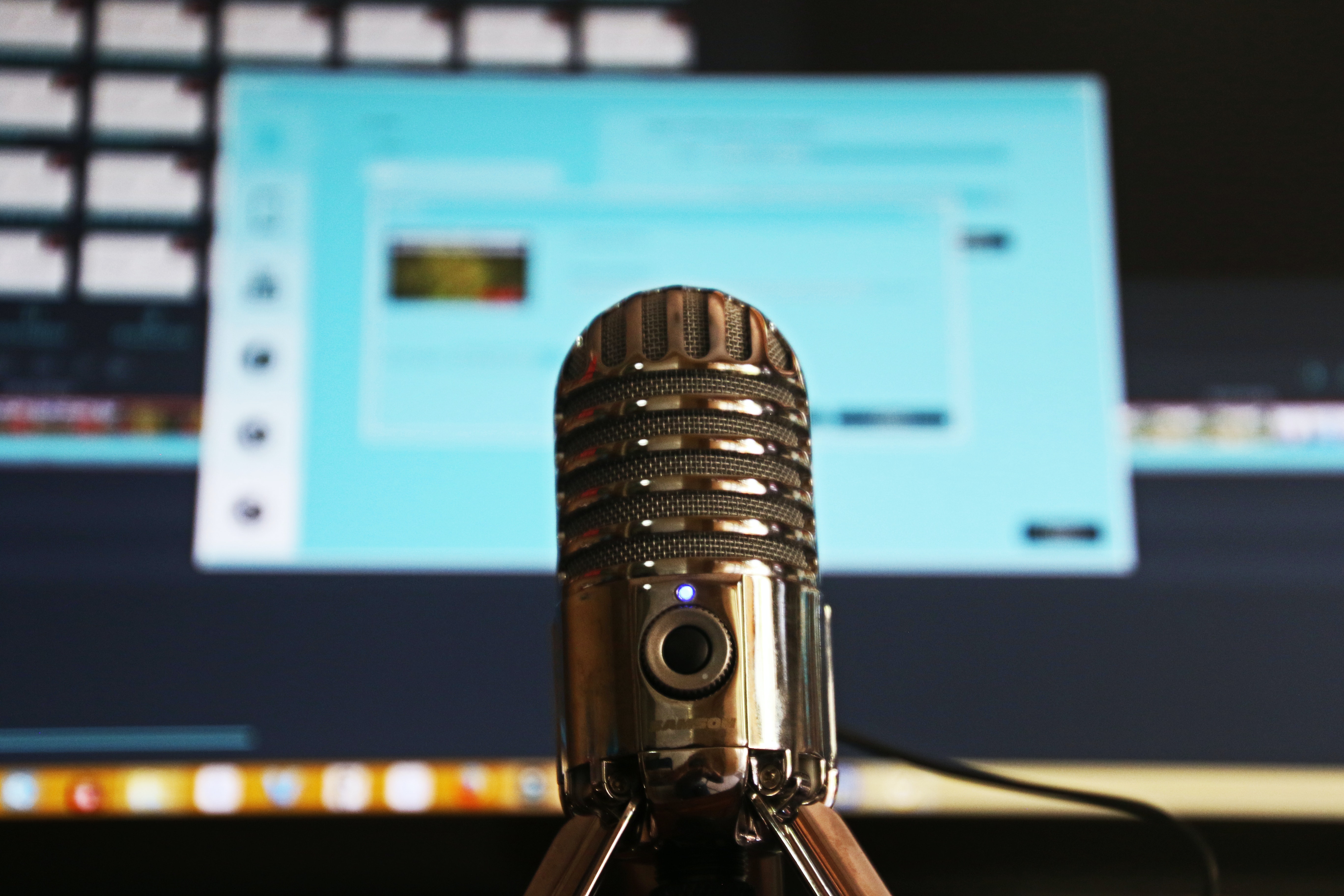 Els podcast són una eina de divulgació a l'alça ja que el format d'àudio es complementa amb els nostres hàbits socials de segmentació i immediatesa. Font: Magda Ehlers (Pexels)