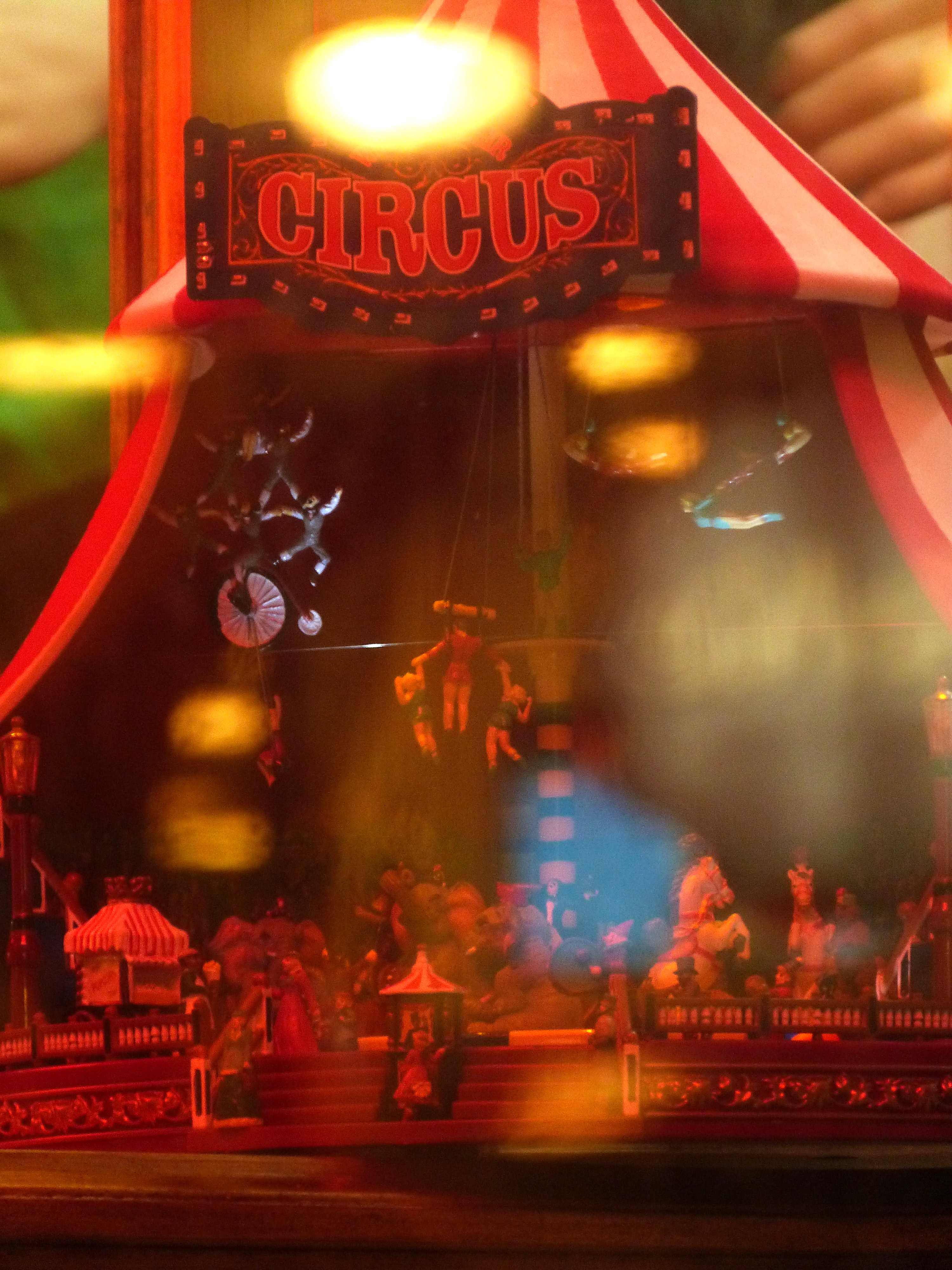 Carpa de circ amb espectacle. Font: Pexels - Otavio
