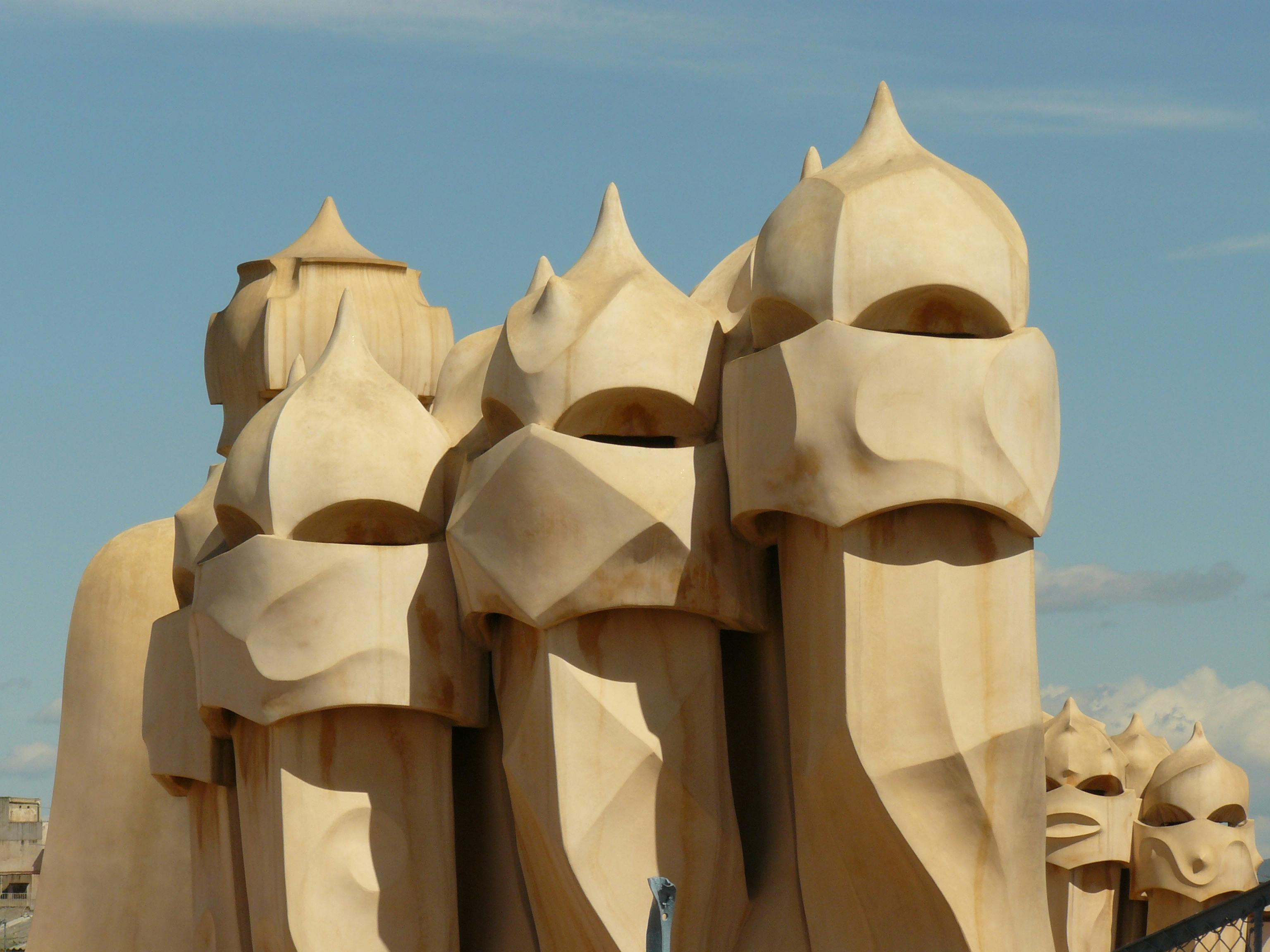 Escultures sostre de la Pedrera de Barcelona. Font: Pexels - Ovidio Rey