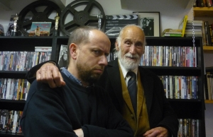 El director del documental, Joan Vall, amb l'home del metro, Ramon Julivert Font: 