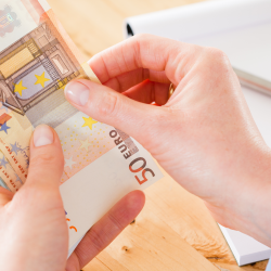 El salari mínim interprofessional passa de 1.000 euros bruts al mes a 1.080.