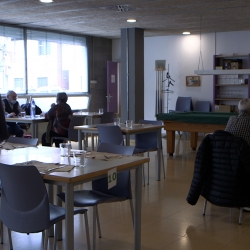 Ubicat al Centre Cívic de la Creu de Barberà, ofereix un servei de cafeteria i restaurant obert al públic