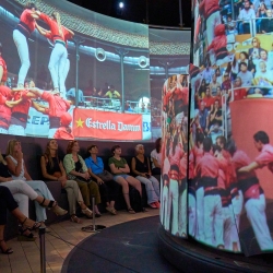 El museu compta amb més de dues hores de material audiovisual en el qual destaca un espectacle immersiu únic.